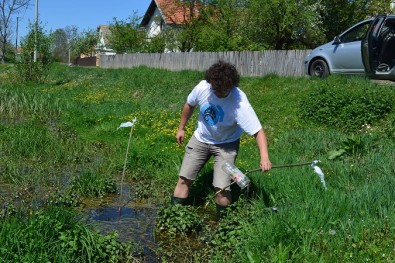 postavljanje zamki u eutroficirana bari / setting traps in eutrophicated pond